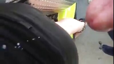 Жешката на жешките соседи има неверојатни огромни претрупан гради