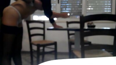 Убавата тинејџерка ја добива Pussy Creampie од нејзиниот BF