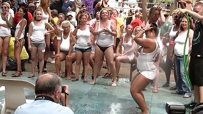 Гнасен аматерски бебе кој јава курот чудовиште