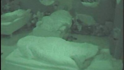 Жешката милф мама го заеба најдобриот пријател на синот