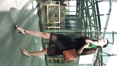 Курливата тинејџерка ја заебава својата учителка за подобри оценки