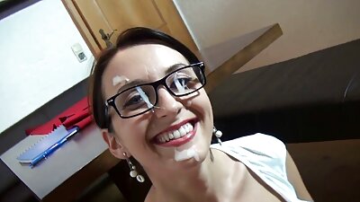 Девица девојка малтретирана од перверзни пријатели Тато