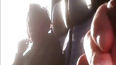 Слаба бринета пиле ебана во чудни пози